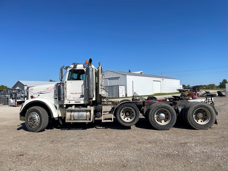 1999-freightliner-108sd-image-10