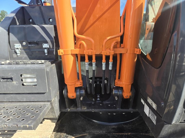 hitachi-zx130-image-19