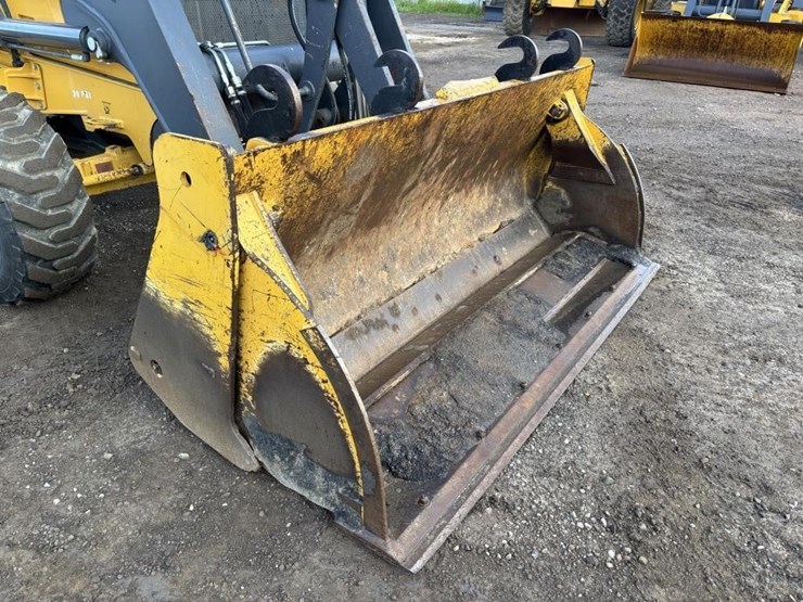 2019-deere-210l-image-10