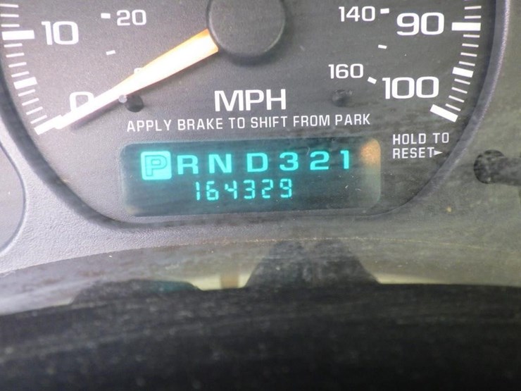 2002-chevrolet-suburban-image-14