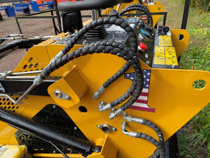 #8174-•-agt-compact-track-loader-image-8