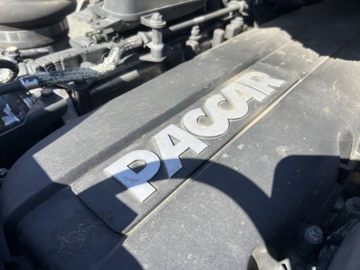 2020-peterbilt-579-image-13
