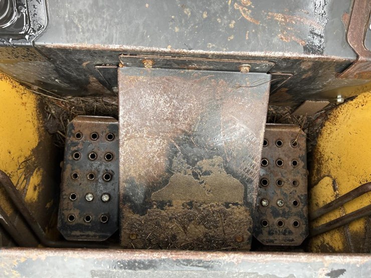 deere-240-image-40