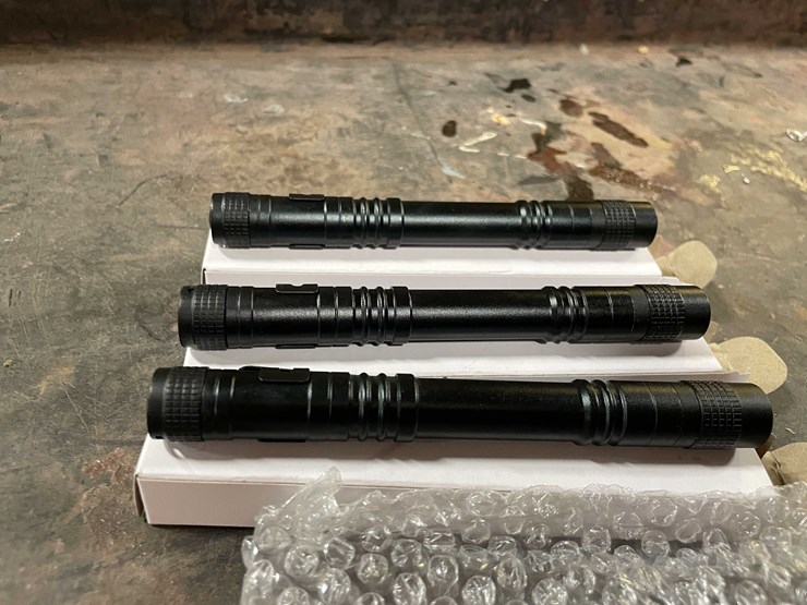 #5548-•-(4)-led-mechanic's-flashlights-(pr10)-image-9