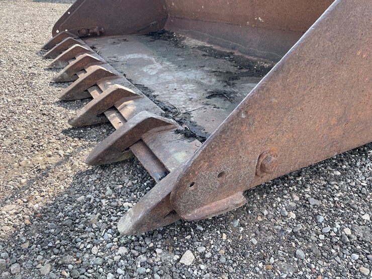 2019-new-holland-l216-image-12