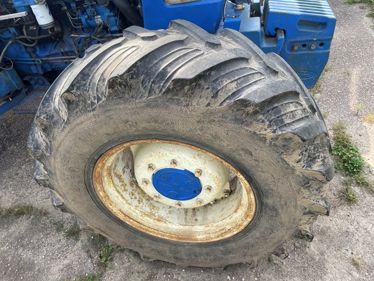 ford-7710-image-12