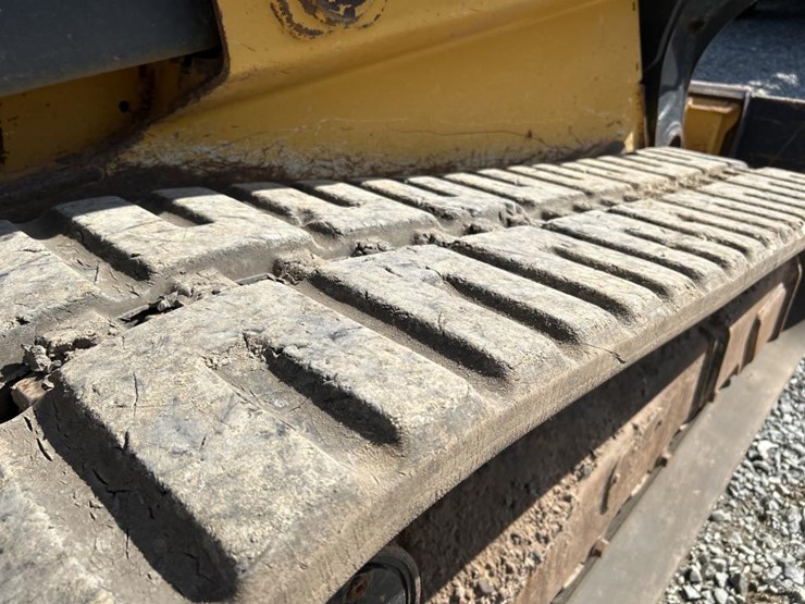 2018-deere-333g-image-57