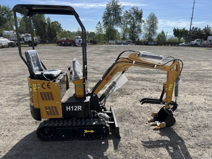 2025-cfg-h12r-mini-hydraulic-excavator-image-3