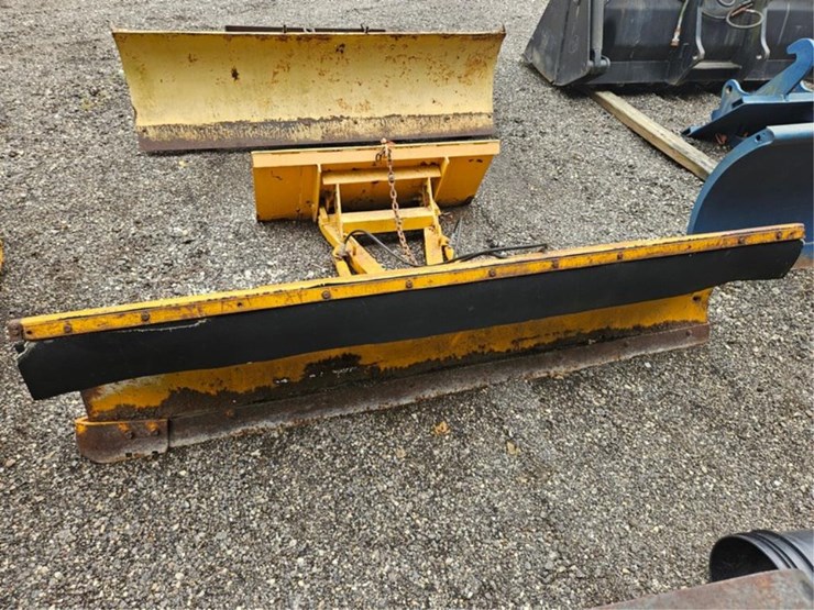 #2047-•-8'-skid-steer-snow-plow-image-8
