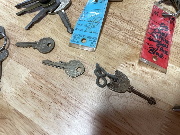 #5518-•-vintage-auto-keys-(cw)-image-8
