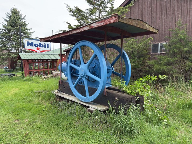 25hp-superior-oil-field-engine-image-3