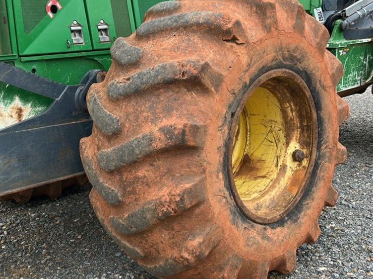 2018-deere-648l-image-7