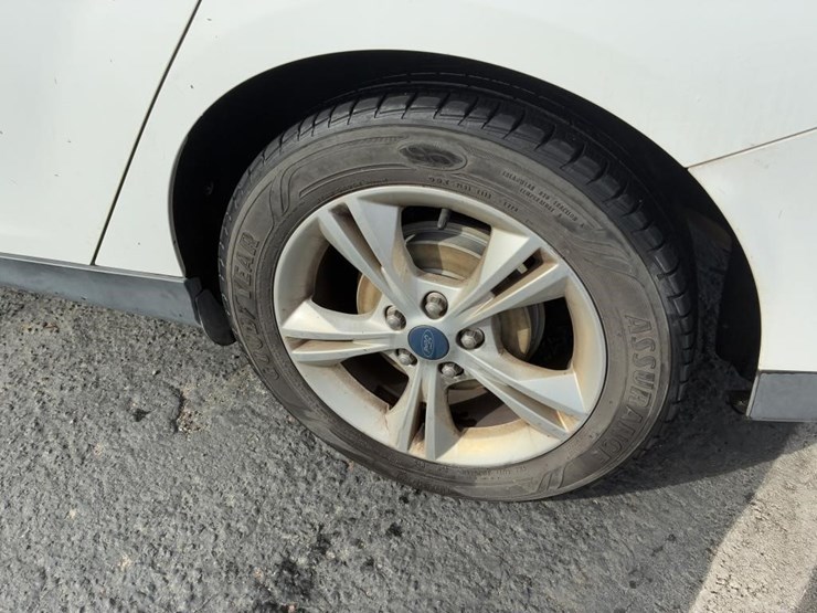 2014-ford-focus-sedan-image-6