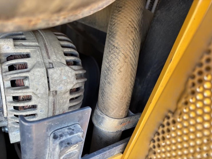2017-deere-750k-image-64