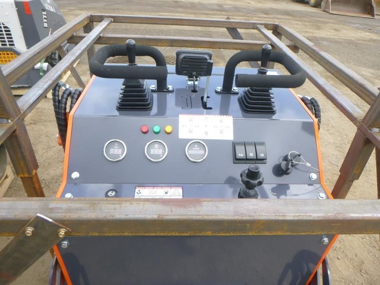 tpm-t460-skid-steer-track-loader-image-15