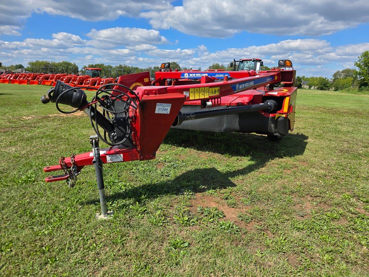 2023-new-holland-210-image-31