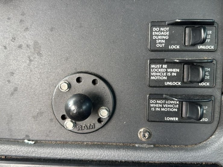 #1959-•-2015-freightliner-day-cab-semi-truck-image-55