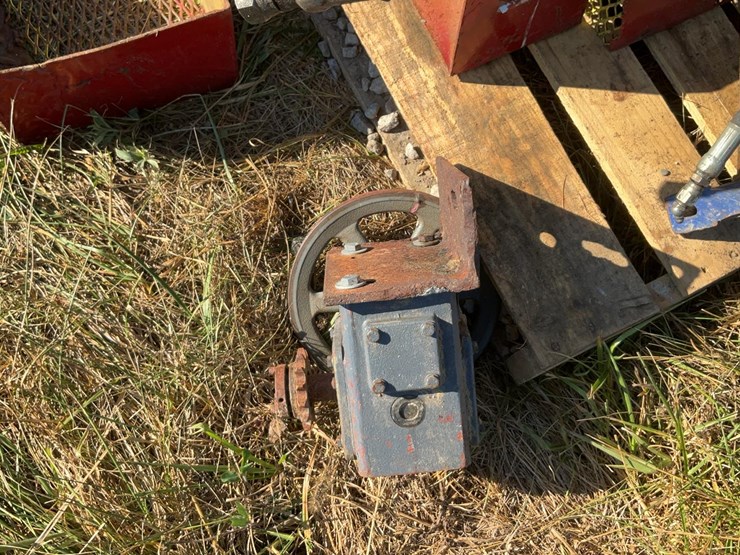 #228-•-hydraulic-parts,-gearboxes,-pulleys-and-guards-image-6