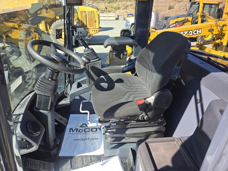 2019-deere-344l-image-51