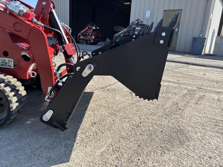 2025-stag-tl425-skid-steer-track-loader-image-10