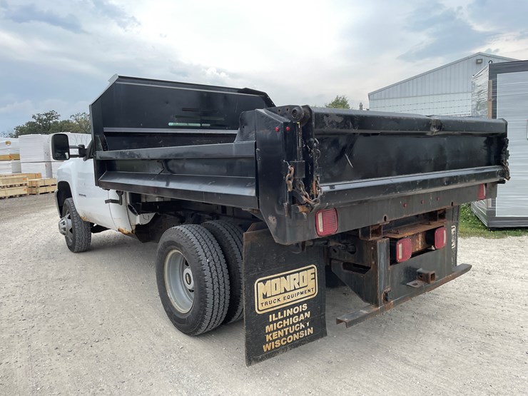 #1009-•-2014-chevy-3500hd-4x4-dually-truck-(has-wi-title)-image-7