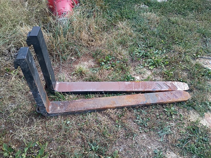 #108-•-set-of-42"-pallet-forks-image-4