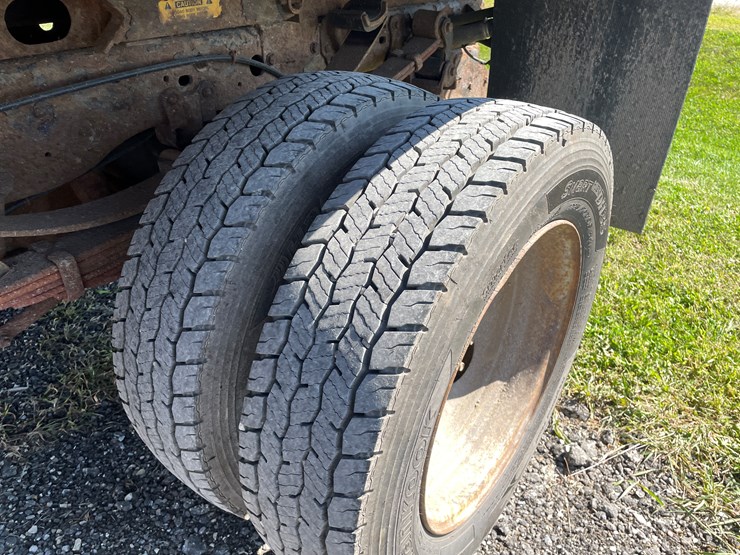 2002-ford-f550-xl-image-37
