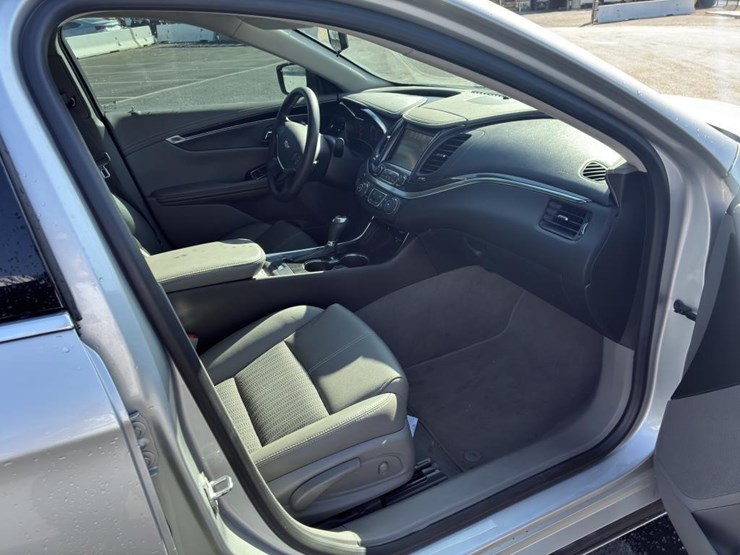 2018-chevrolet-impala-sedan-image-8