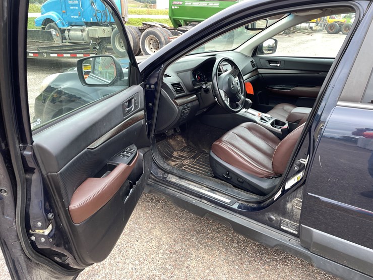 #1037-•-2014-subaru-outback-(wi-title-in-delay)-image-15