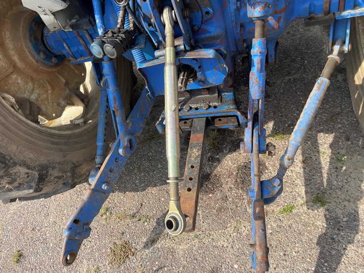 ford-7710-image-30