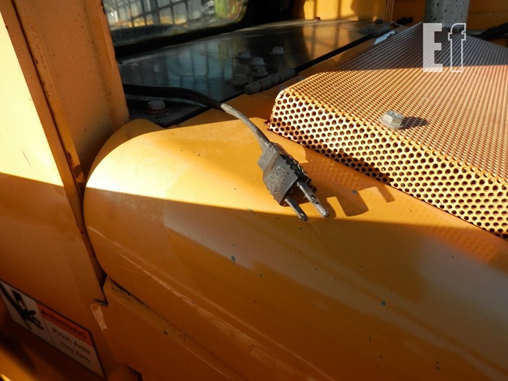 2008-deere-325-image-14