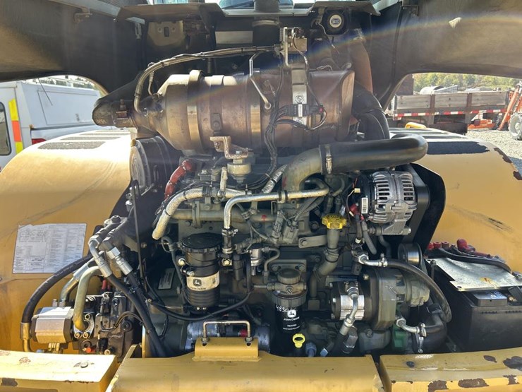 2016-deere-344k-image-46