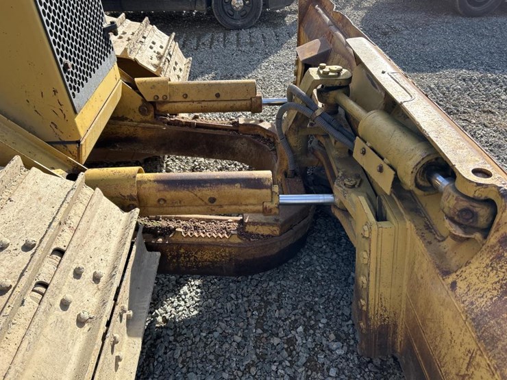 caterpillar-d4h-image-11