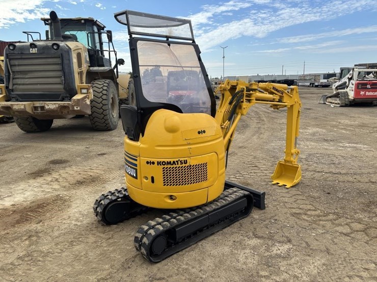 komatsu-pco8uu-1f-hydraulic-excavator-image-3