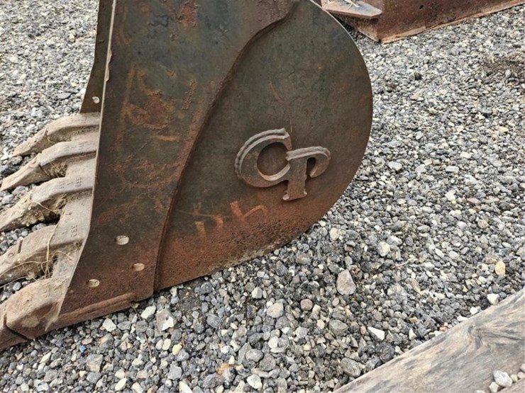 #2038-•-cp-23"-excavator-bucket-image-12