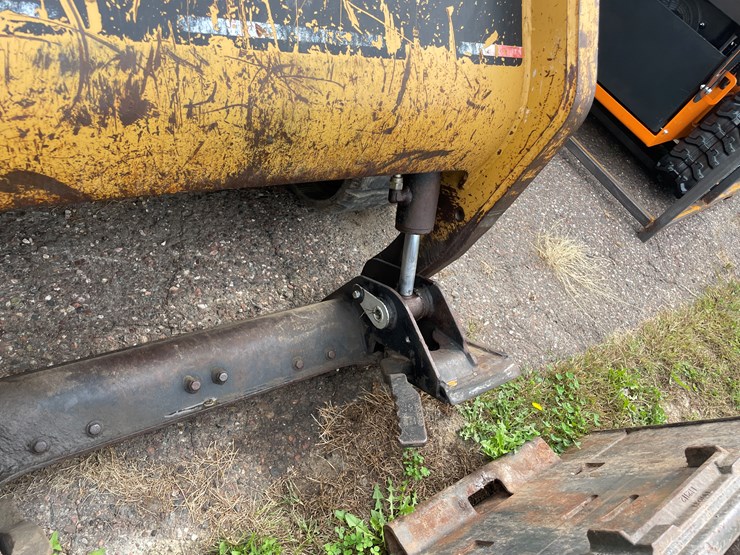 2002-caterpillar-257-image-23
