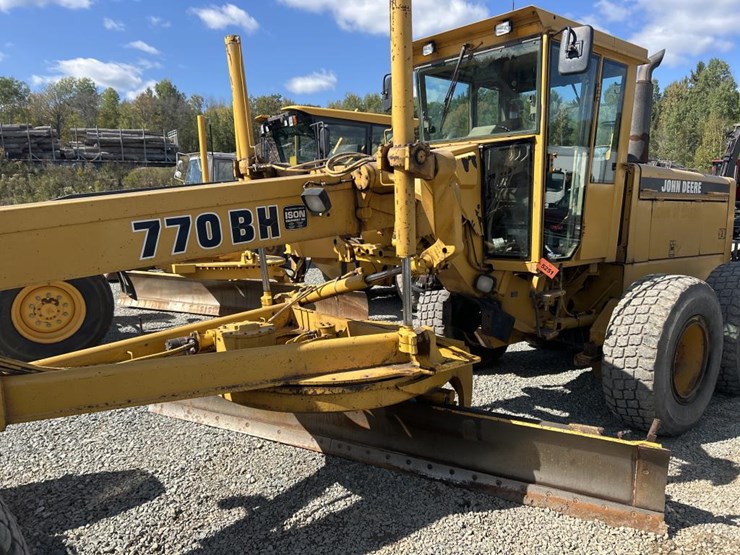 deere-770bh-image-30
