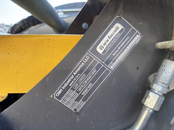 2020-new-holland-l228-image-57