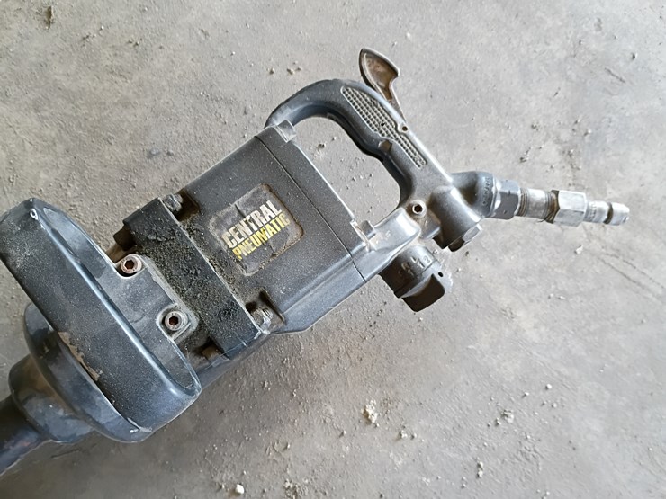 #204-•-central-pneumatic-1"-impact-wrench-image-5