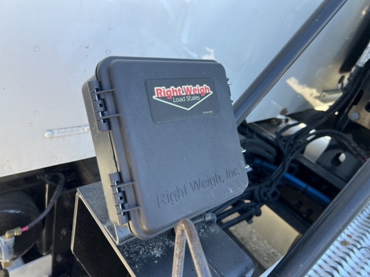 2020-peterbilt-579-image-30