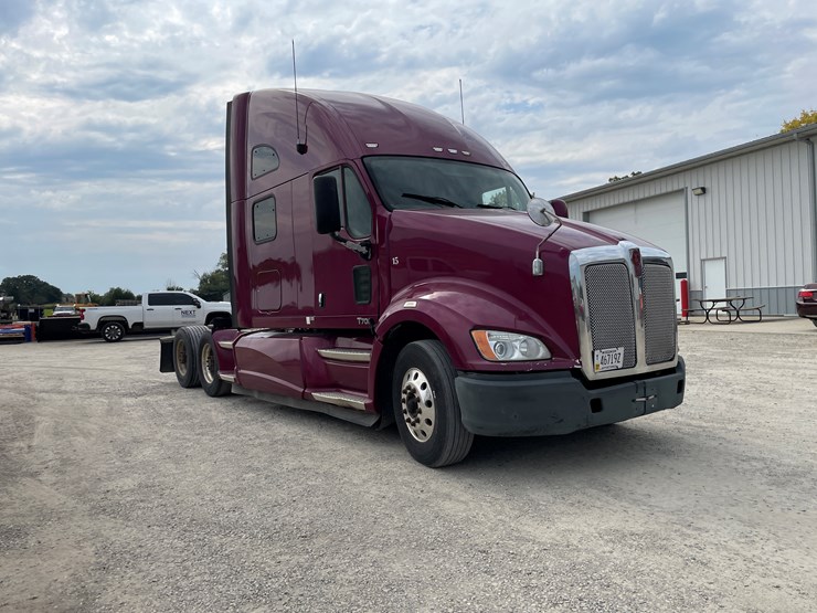 2013-kenworth-t700-image-3