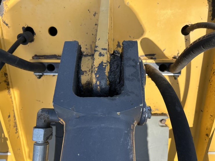 2016-deere-344k-image-21