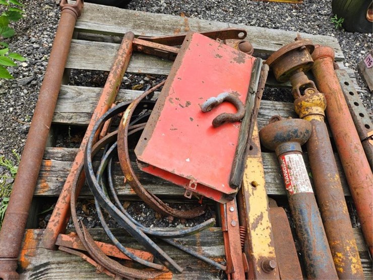 #2052-•-pallet-of-pto's-&-hitch-parts-image-13