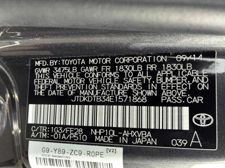 2014-toyota-prius-hatchback-image-15