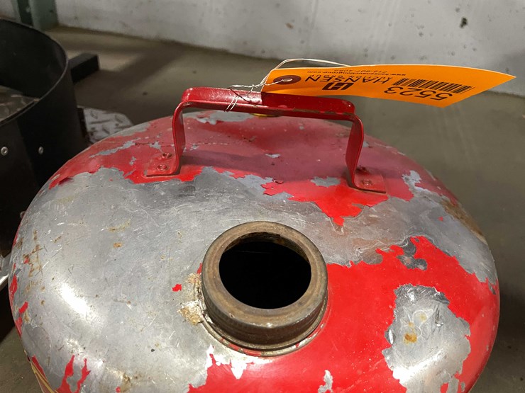 #5523-•-2.5-gallon-metal-gas-can-(cw)-image-6