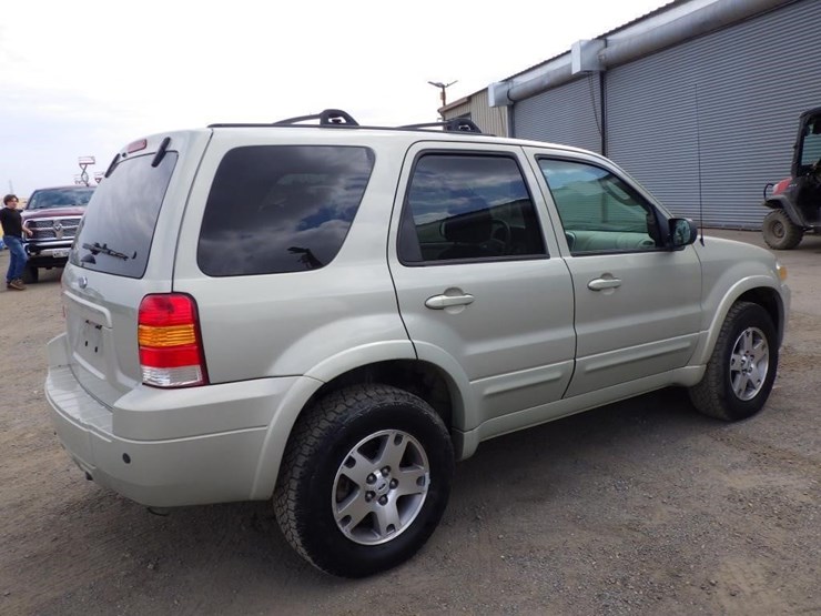 2005-ford-escape-image-3