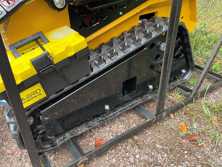 #8171-•-agt-compact-track-loader-image-8