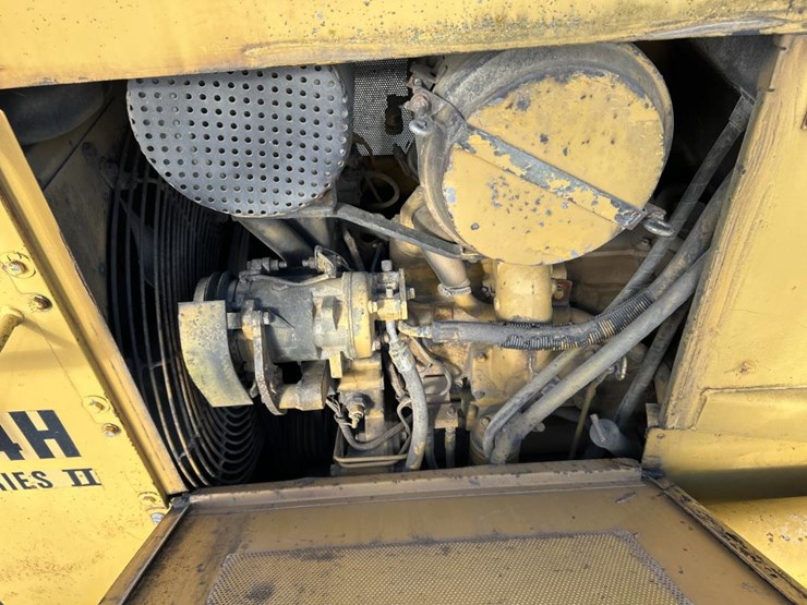 caterpillar-d4h-image-32