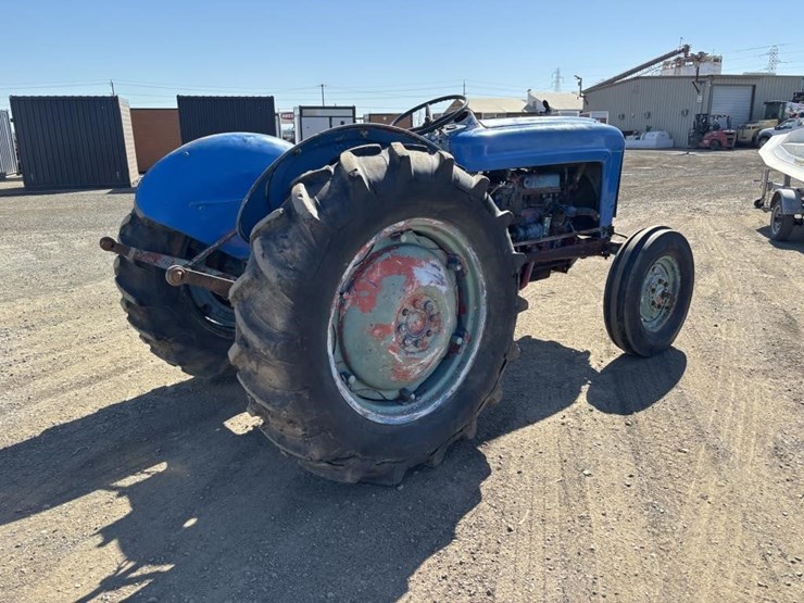 ford-tractor-image-3