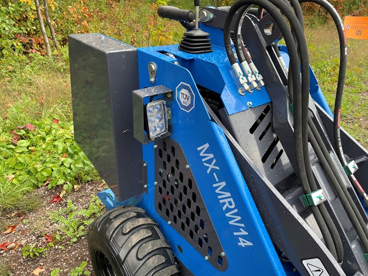 #8164-•-agt-skid-steer-loader-image-16